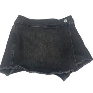 Abercrombie Kids girls black denim skirt. Size 5/7. Frayed w/ adjustable band!